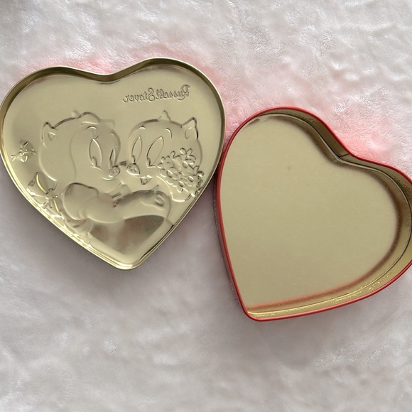 Free Add On - Looney Tunes Metal Tin - Picture 4 of 4